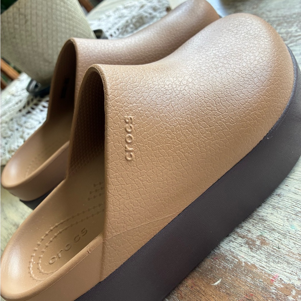 CROCS Women's Brown and Tan Mules